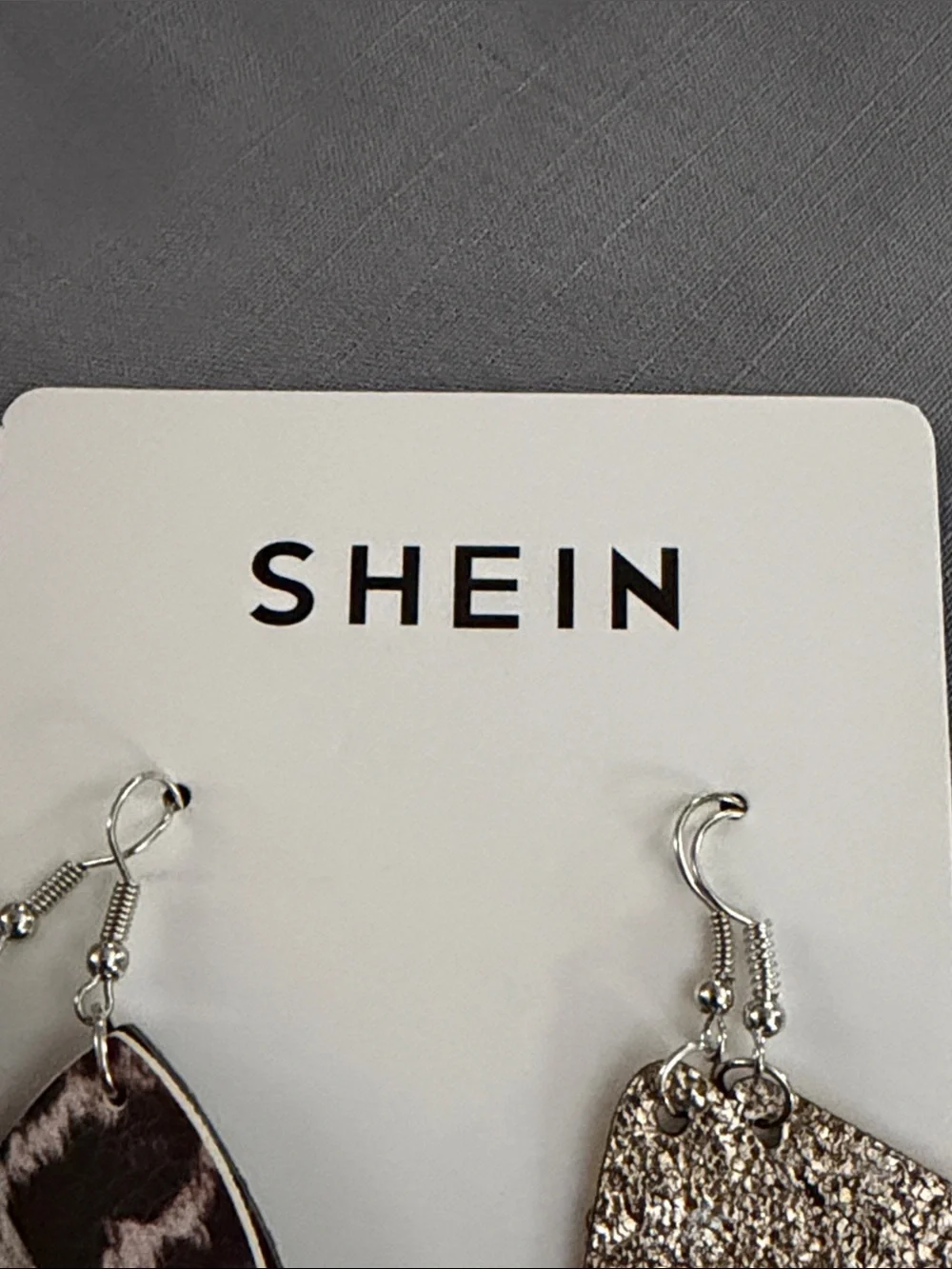 SHEIN Gold Glitter Heart & Leopard Layered Drop Earrings Set 2 pair